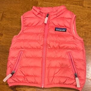 Patagonia vest size 6-12 months